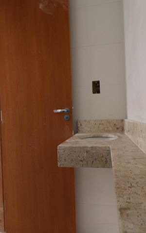 Casa à venda com 83m², 3 quartos e 2 vagasBanheiro Quarto 1 suíte