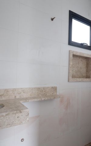 Casa à venda com 83m², 3 quartos e 2 vagasBanheiro Quarto 1 suíte