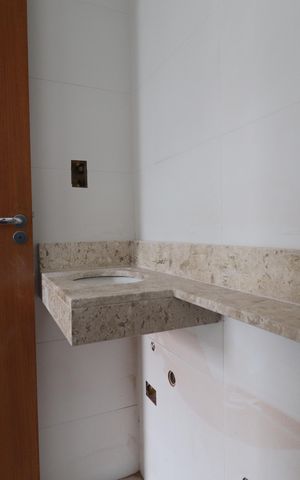 Casa à venda com 83m², 3 quartos e 2 vagasBanheiro Quarto 1 suíte