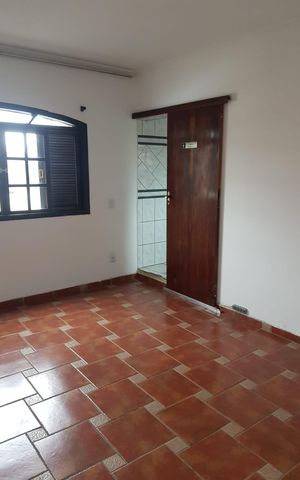 Casa à venda com 161m², 3 quartos e 2 vagas Casa à venda com 161m², 3 quartos e 2 vagasQuarto