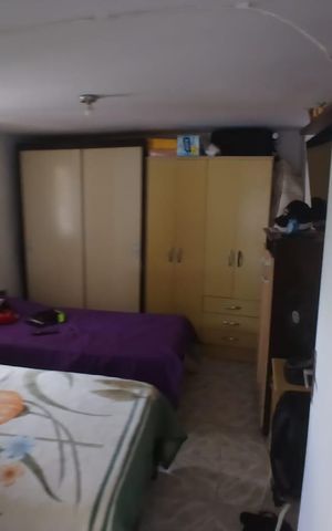 Casa à venda com 172m², 4 quartos e 2 vagas Casa à venda com 172m², 4 quartos e 2 vagasQuarto