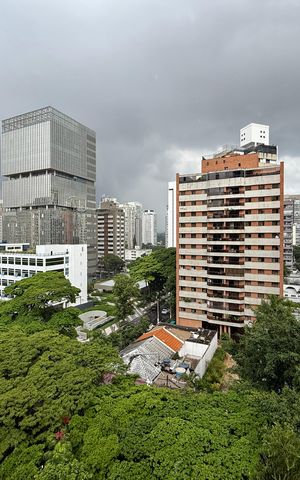 Apartamento à venda com 320m², 4 quartos e 4 vagas Apartamento à venda com 320m², 4 quartos e 4 vagasVista