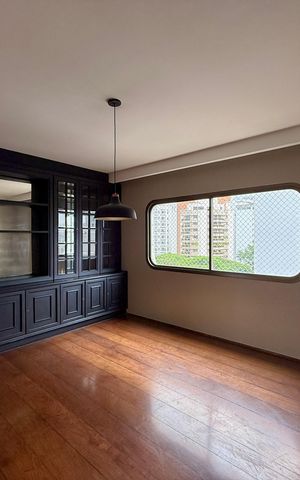 Apartamento à venda com 320m², 4 quartos e 4 vagas Apartamento à venda com 320m², 4 quartos e 4 vagasSala