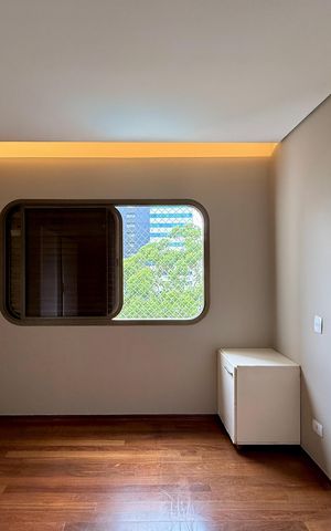 Apartamento à venda com 320m², 4 quartos e 4 vagas Apartamento à venda com 320m², 4 quartos e 4 vagasSuíte 2