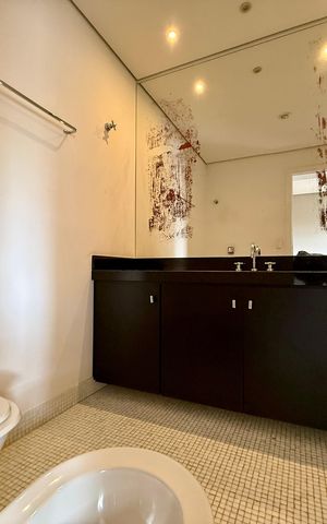 Apartamento à venda com 320m², 4 quartos e 4 vagas Apartamento à venda com 320m², 4 quartos e 4 vagasBanheiro Suíte 2