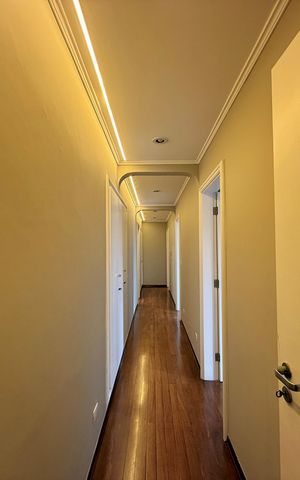 Apartamento à venda com 320m², 4 quartos e 4 vagas Apartamento à venda com 320m², 4 quartos e 4 vagasCorredor Suítes