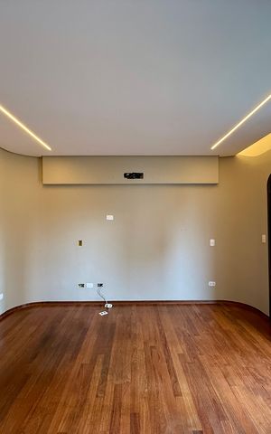 Apartamento à venda com 320m², 4 quartos e 4 vagas Apartamento à venda com 320m², 4 quartos e 4 vagasSuíte 4