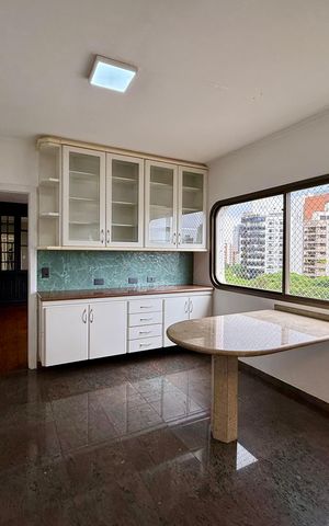 Apartamento à venda com 320m², 4 quartos e 4 vagas Apartamento à venda com 320m², 4 quartos e 4 vagasCopa