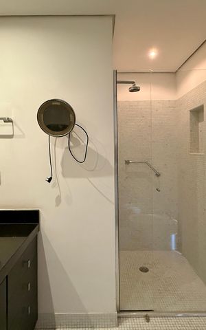 Apartamento à venda com 320m², 4 quartos e 4 vagas Apartamento à venda com 320m², 4 quartos e 4 vagasBanheiro Suíte 2
