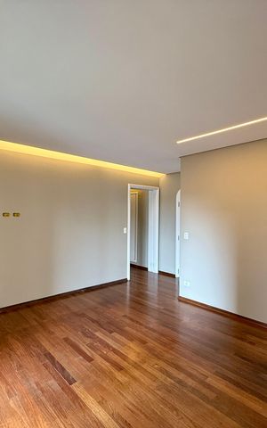 Apartamento à venda com 320m², 4 quartos e 4 vagas Apartamento à venda com 320m², 4 quartos e 4 vagasSuíte 4