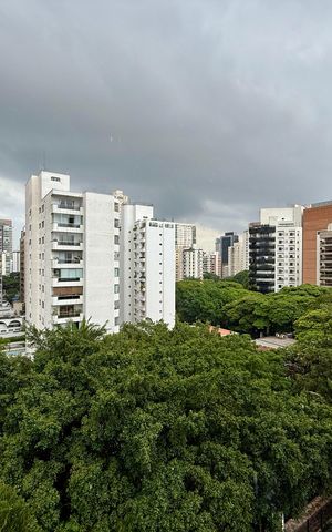 Apartamento à venda com 320m², 4 quartos e 4 vagas Apartamento à venda com 320m², 4 quartos e 4 vagasVista