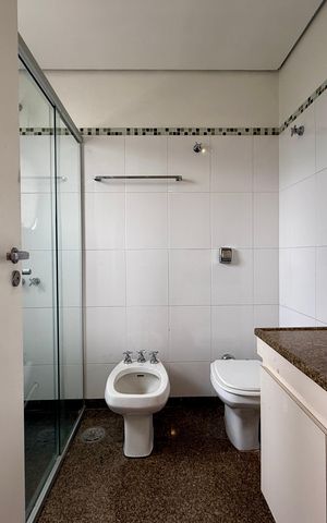 Apartamento à venda com 320m², 4 quartos e 4 vagas Apartamento à venda com 320m², 4 quartos e 4 vagasBanheiro Suíte 1