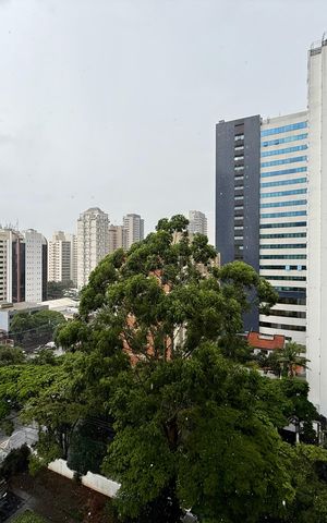 Apartamento à venda com 320m², 4 quartos e 4 vagas Apartamento à venda com 320m², 4 quartos e 4 vagasVista