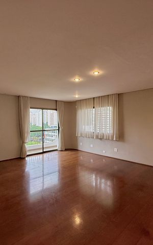 Apartamento à venda com 320m², 4 quartos e 4 vagas Apartamento à venda com 320m², 4 quartos e 4 vagasSala