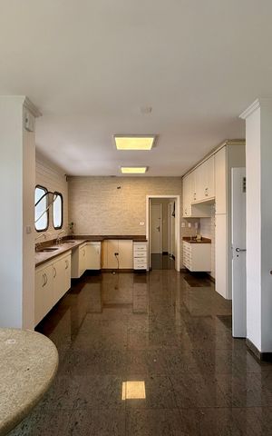 Apartamento à venda com 320m², 4 quartos e 4 vagas Apartamento à venda com 320m², 4 quartos e 4 vagasCopa