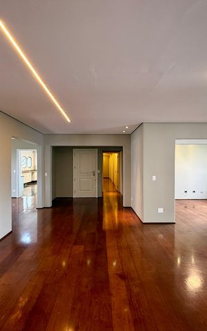 Apartamento à venda com 320m², 4 quartos e 4 vagas Apartamento à venda com 320m², 4 quartos e 4 vagasSala