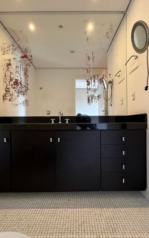 Apartamento à venda com 320m², 4 quartos e 4 vagas Apartamento à venda com 320m², 4 quartos e 4 vagasBanheiro Suíte 2