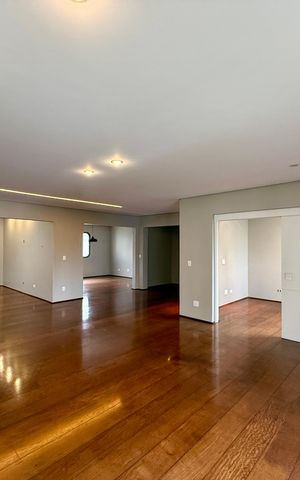 Apartamento à venda com 320m², 4 quartos e 4 vagas Apartamento à venda com 320m², 4 quartos e 4 vagasSala