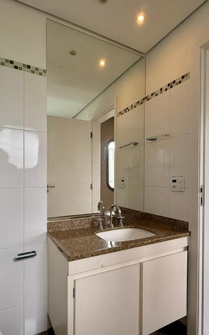 Apartamento à venda com 320m², 4 quartos e 4 vagas Apartamento à venda com 320m², 4 quartos e 4 vagasBanheiro Suíte 1