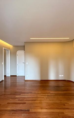 Apartamento à venda com 320m², 4 quartos e 4 vagas Apartamento à venda com 320m², 4 quartos e 4 vagasSuíte 4