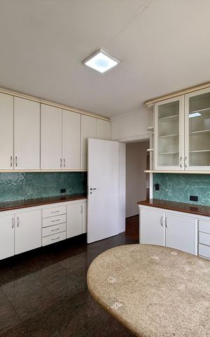 Apartamento à venda com 320m², 4 quartos e 4 vagas Apartamento à venda com 320m², 4 quartos e 4 vagasCopa