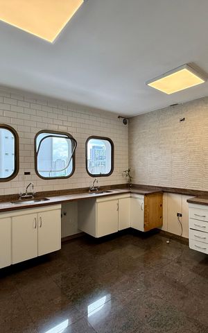 Apartamento à venda com 320m², 4 quartos e 4 vagas Apartamento à venda com 320m², 4 quartos e 4 vagasCozinha