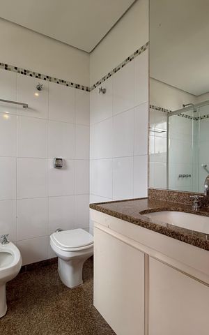 Apartamento à venda com 320m², 4 quartos e 4 vagas Apartamento à venda com 320m², 4 quartos e 4 vagasBanheiro Suíte 1