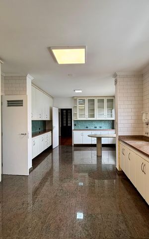 Apartamento à venda com 320m², 4 quartos e 4 vagas Apartamento à venda com 320m², 4 quartos e 4 vagasCozinha