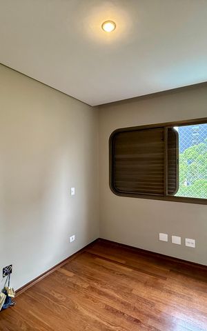 Apartamento à venda com 320m², 4 quartos e 4 vagas Apartamento à venda com 320m², 4 quartos e 4 vagasSuíte 1