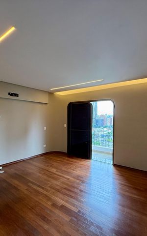 Apartamento à venda com 320m², 4 quartos e 4 vagas Apartamento à venda com 320m², 4 quartos e 4 vagasSuíte 4
