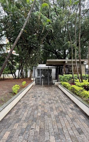 Apartamento à venda com 320m², 4 quartos e 4 vagas Apartamento à venda com 320m², 4 quartos e 4 vagasEntrada