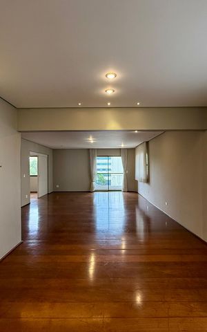 Apartamento à venda com 320m², 4 quartos e 4 vagas Apartamento à venda com 320m², 4 quartos e 4 vagasSala