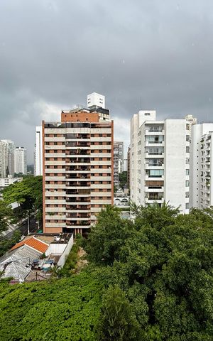 Apartamento à venda com 320m², 4 quartos e 4 vagas Apartamento à venda com 320m², 4 quartos e 4 vagasVista