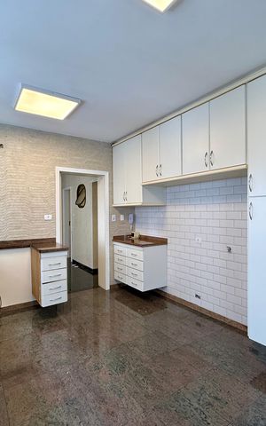 Apartamento à venda com 320m², 4 quartos e 4 vagas Apartamento à venda com 320m², 4 quartos e 4 vagasCozinha