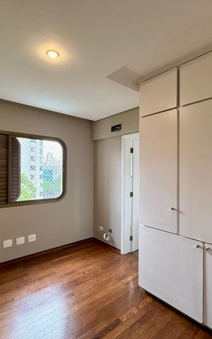 Apartamento à venda com 320m², 4 quartos e 4 vagas Apartamento à venda com 320m², 4 quartos e 4 vagasSuíte 1