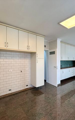 Apartamento à venda com 320m², 4 quartos e 4 vagas Apartamento à venda com 320m², 4 quartos e 4 vagasCozinha