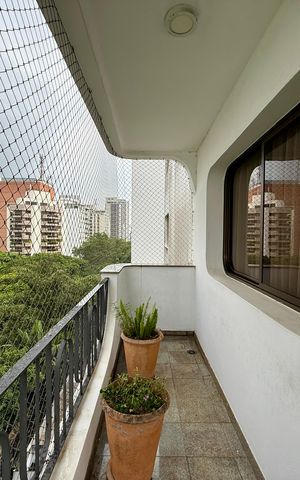 Apartamento à venda com 320m², 4 quartos e 4 vagas Apartamento à venda com 320m², 4 quartos e 4 vagasSacada