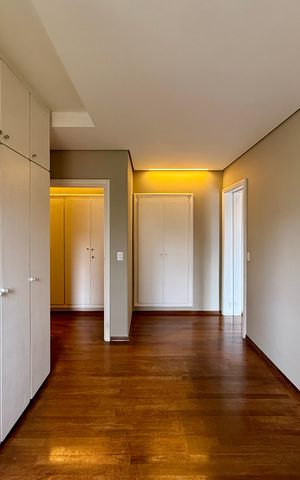 Apartamento à venda com 320m², 4 quartos e 4 vagas Apartamento à venda com 320m², 4 quartos e 4 vagasSuíte 3