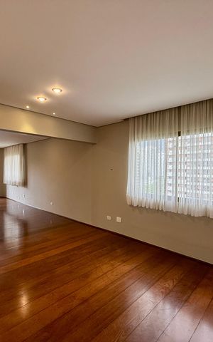 Apartamento à venda com 320m², 4 quartos e 4 vagas Apartamento à venda com 320m², 4 quartos e 4 vagasSala