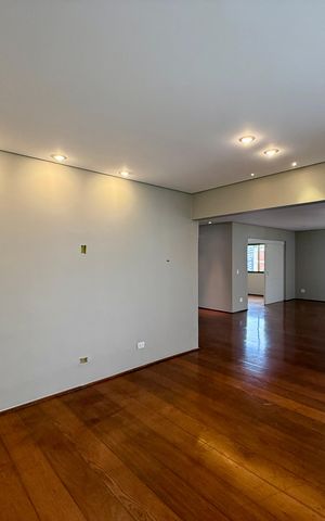 Apartamento à venda com 320m², 4 quartos e 4 vagas Apartamento à venda com 320m², 4 quartos e 4 vagasSala