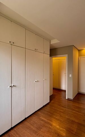 Apartamento à venda com 320m², 4 quartos e 4 vagas Apartamento à venda com 320m², 4 quartos e 4 vagasSuíte 3