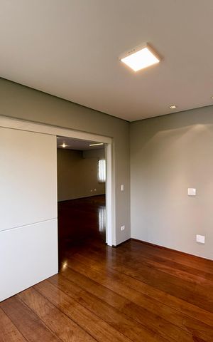 Apartamento à venda com 320m², 4 quartos e 4 vagas Apartamento à venda com 320m², 4 quartos e 4 vagasSala