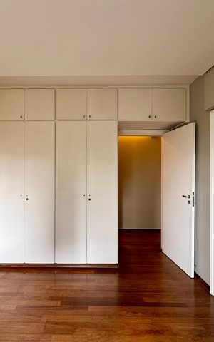 Apartamento à venda com 320m², 4 quartos e 4 vagas Apartamento à venda com 320m², 4 quartos e 4 vagasSuíte 2