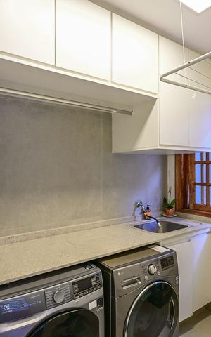 Casa à venda com 332m², 5 quartos e 3 vagasÁrea de Serviço 
