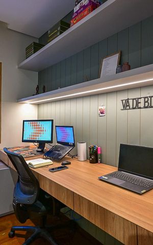 Casa à venda com 332m², 5 quartos e 3 vagasEscritório