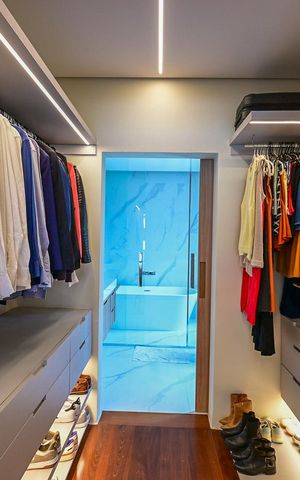 Casa à venda com 332m², 5 quartos e 3 vagasCloset