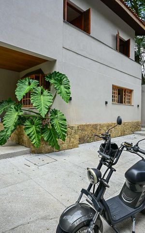 Casa à venda com 332m², 5 quartos e 3 vagasGaragem