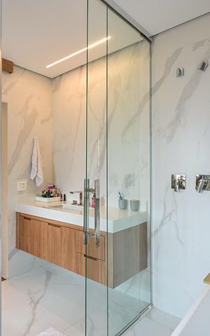Casa à venda com 332m², 5 quartos e 3 vagasBanheiro Suíte 