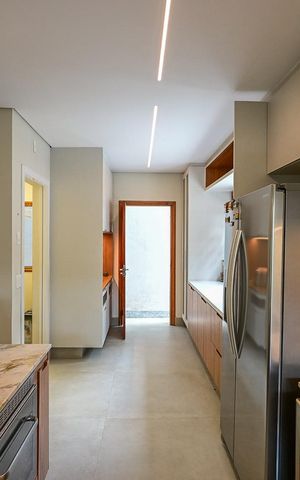 Casa à venda com 332m², 5 quartos e 3 vagasCozinha