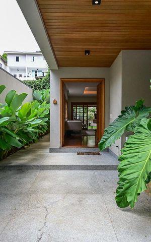 Casa à venda com 332m², 5 quartos e 3 vagasEntrada
